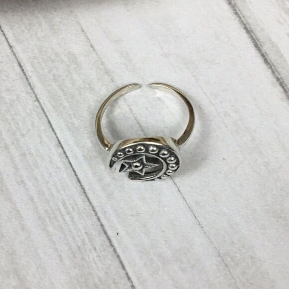 Star & Moon Sterling Silver Toe Ring - Picture 5 of 6